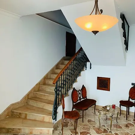 Chateau Les Jumeaux شقة